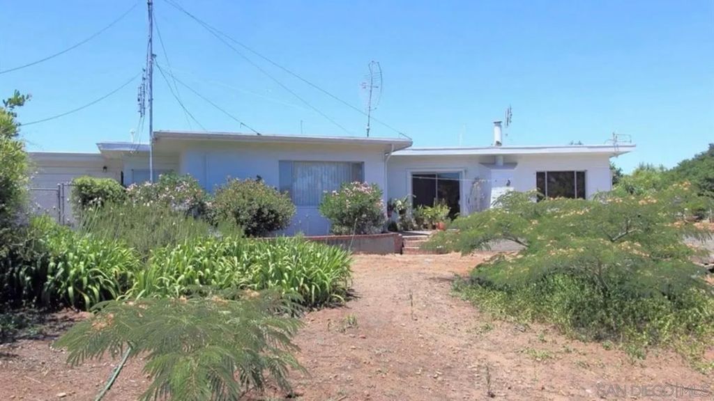 Photo of 630 Cortez Ave, Vista, CA 92084 (MLS # 260001961)