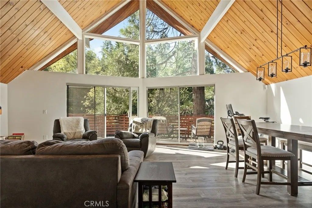 Photo of 316 Pioneer Road, Lake Arrowhead, CA 92352 (MLS # IG26095552)