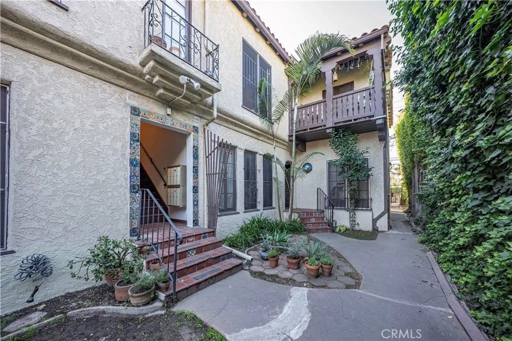 Photo of 2930 E 3rd St, Long Beach, CA 90814 (MLS # PW26080939)