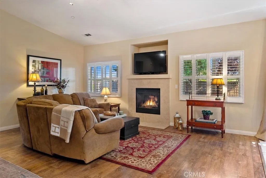 925 Rosebay Way