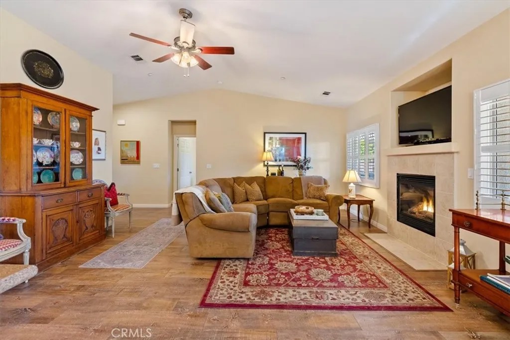 925 Rosebay Way