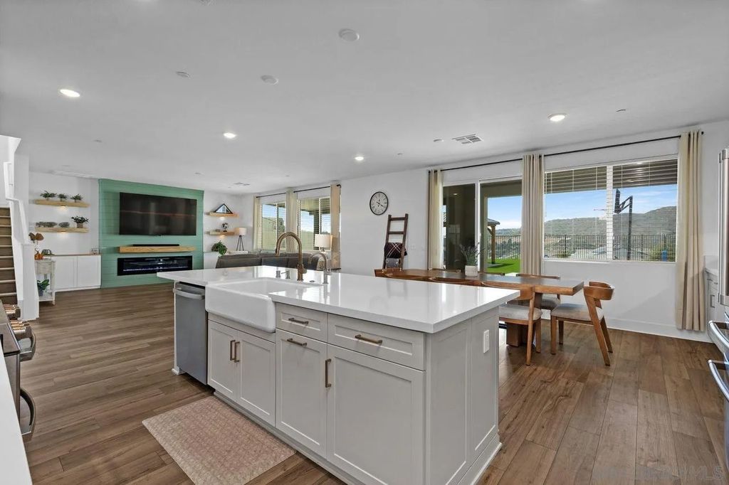 Photo of 712 Meadowood St, Fallbrook, CA 92028 (MLS # 260010552)