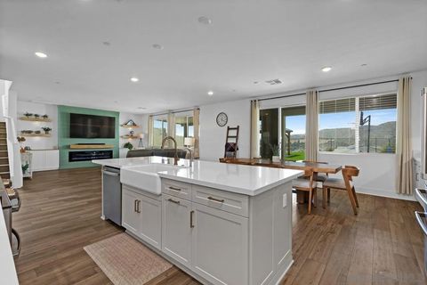 Photo of 712 Meadowood St, Fallbrook, CA 92028 (MLS # 260010552)