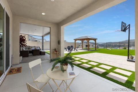 Photo of 712 Meadowood St, Fallbrook, CA 92028 (MLS # 260010552)