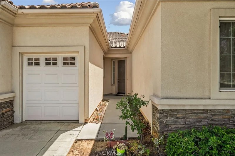 957 Avenal