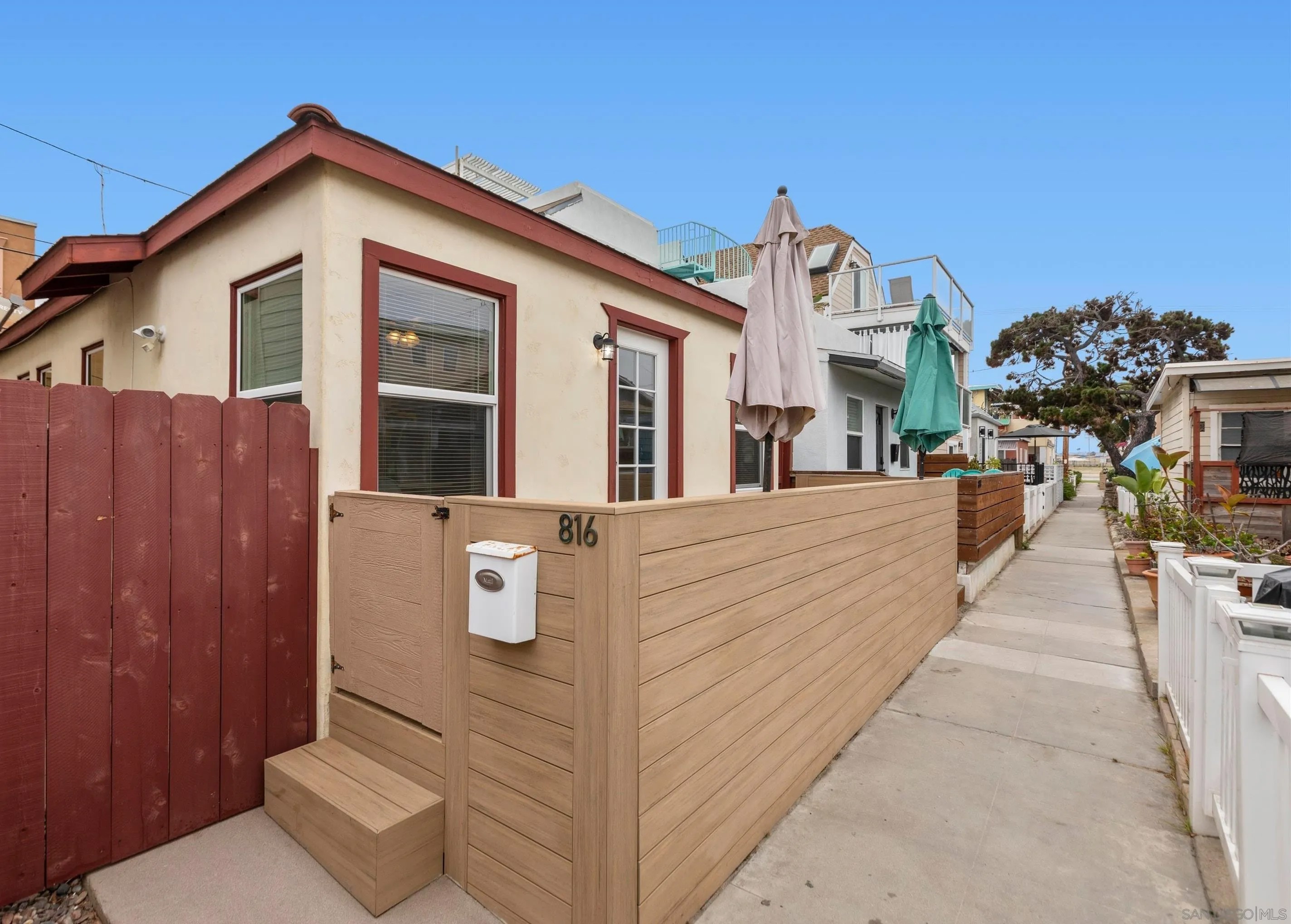 814-16 Pismo Ct.
