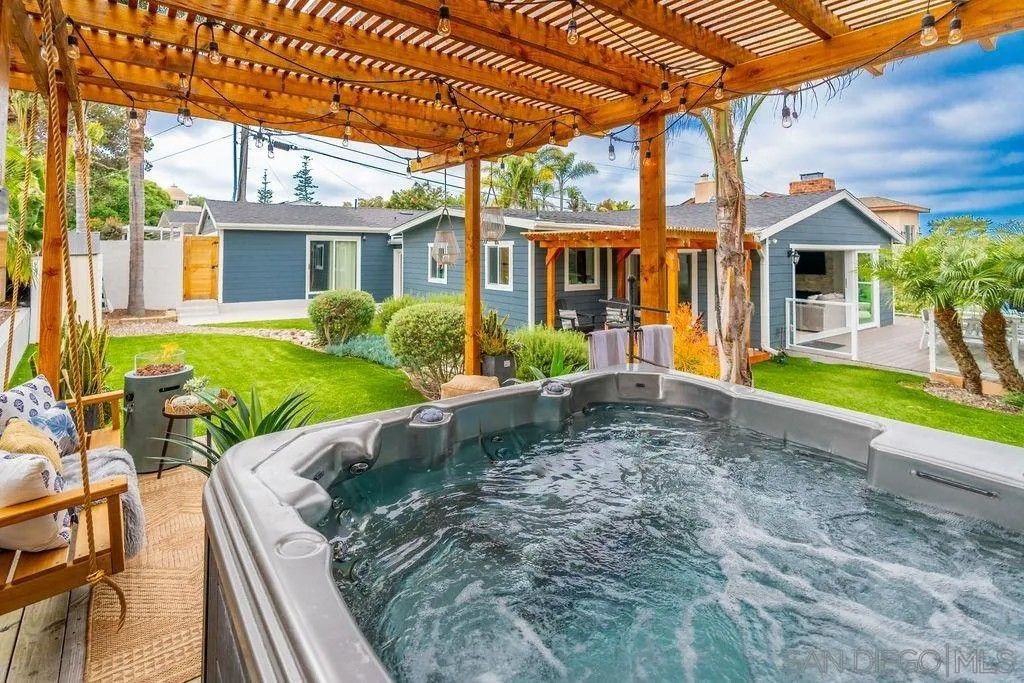 Photo of 7904 Calle De La Plata, La Jolla, CA 92037 (MLS # 260002883)