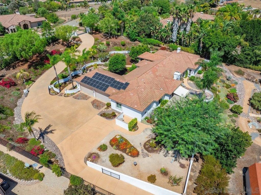 Photo of 2860 Via Rancheros Way, Fallbrook, CA 92028 (MLS # 250038736)