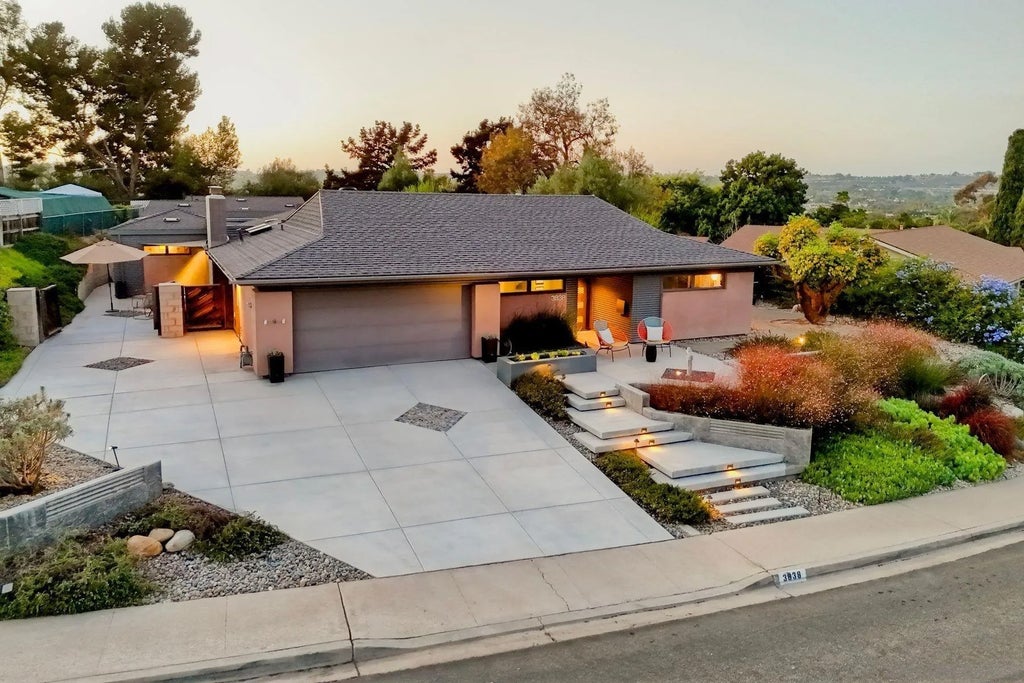 Photo of 3838 Bonita View, Bonita, CA 91902 (MLS # 260023579)