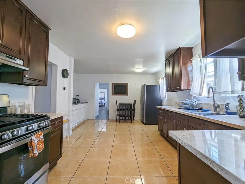 3208 W 74th Street
