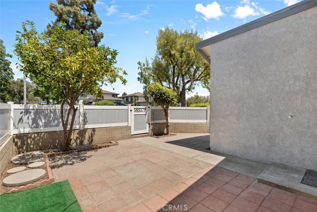 900 W Sierra Madre 44