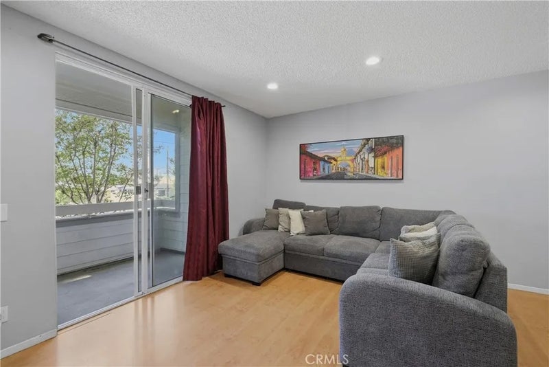 11150 Glenoaks 307