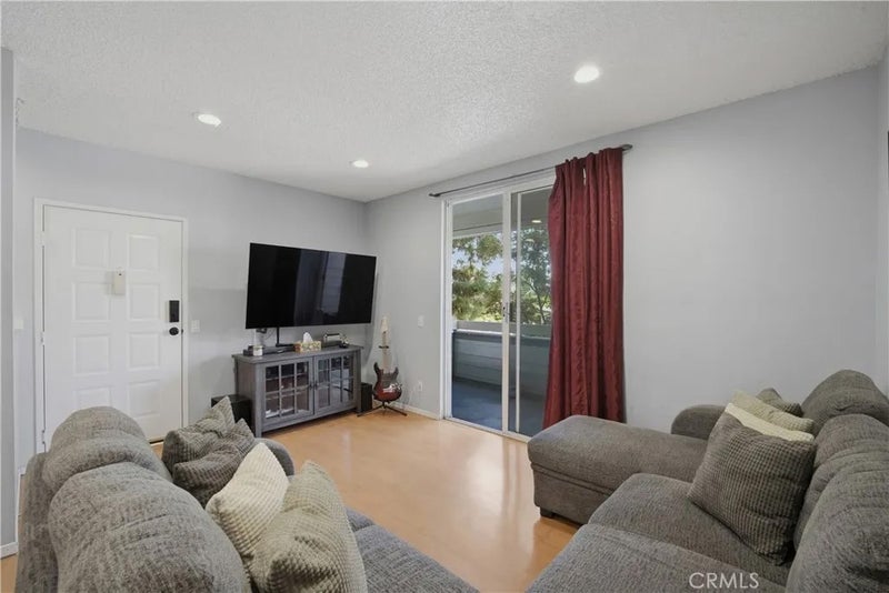 11150 Glenoaks 307