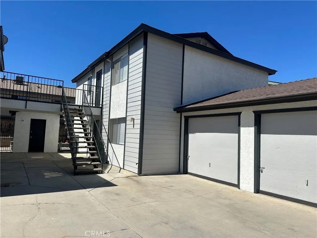 Photo of 2129 Woodberry Ave #4, Hemet, CA 92544 (MLS # SW26098382)