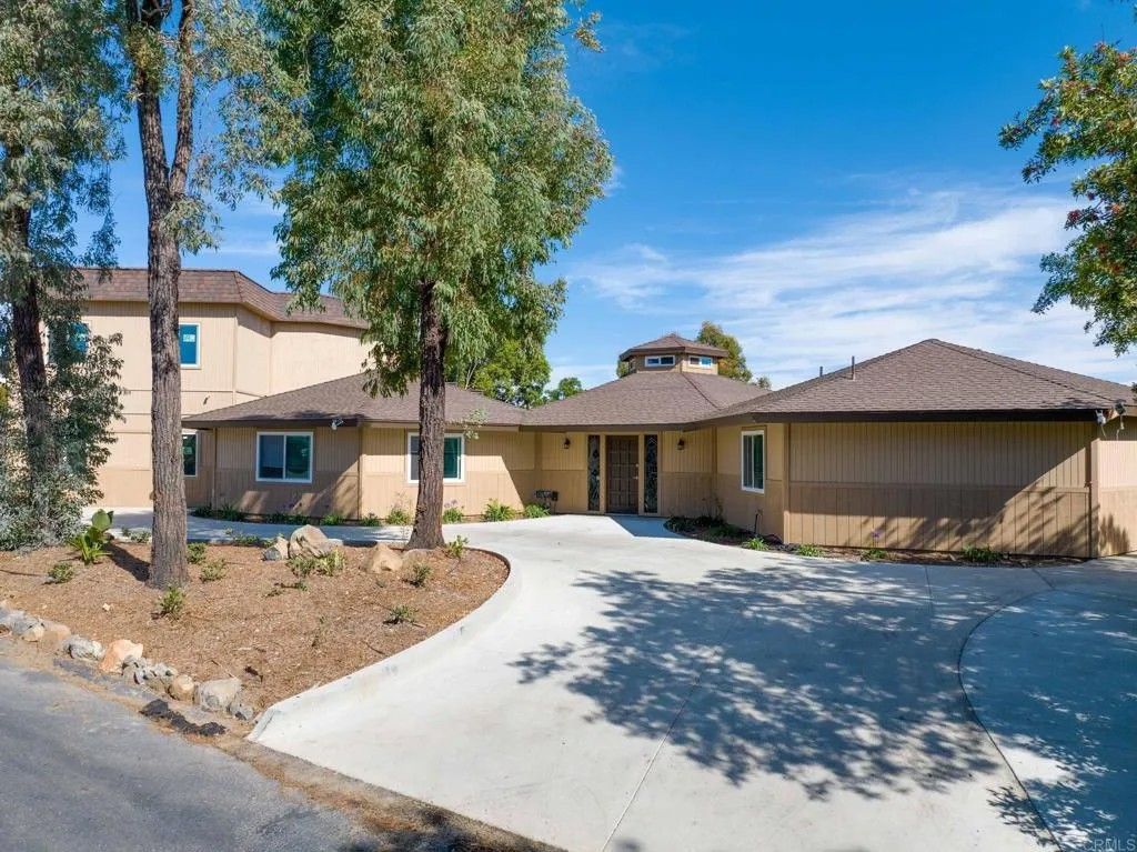 Photo of 2916 Anaheim Street, Escondido, CA 92025 (MLS # NDP2510783)