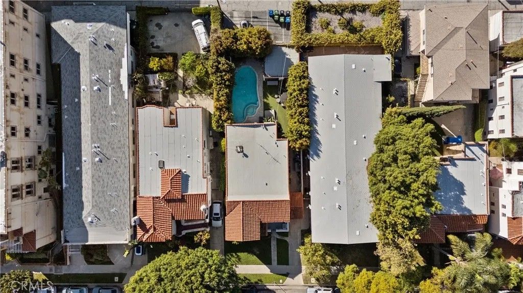 Photo of 915 S Wooster St, Los Angeles, CA 90035 (MLS # PW26002664)