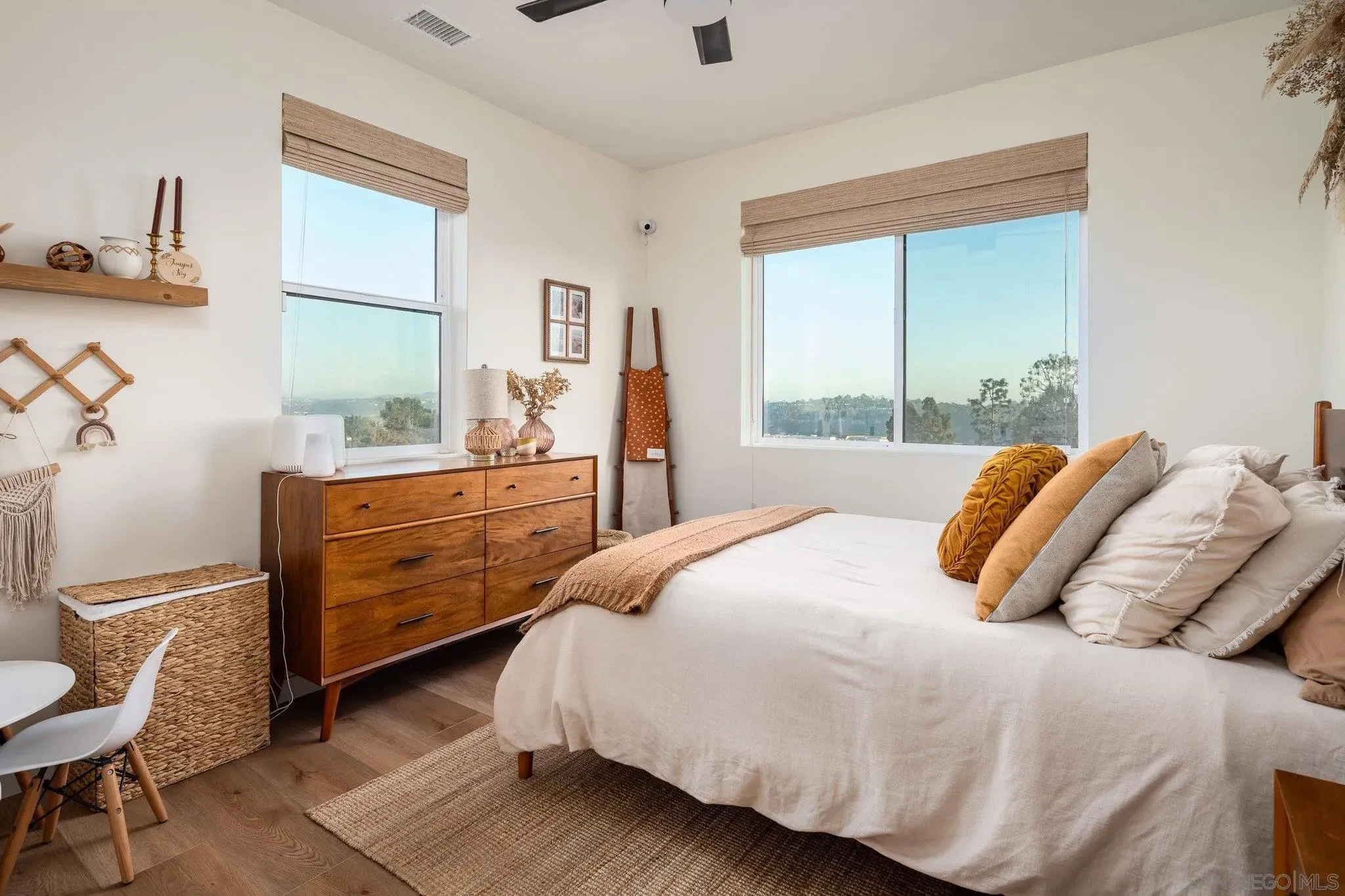 Oceanside, California 92054, United States, 5 Bedrooms Bedrooms, ,4 BathroomsBathrooms,Residential,Active,79303