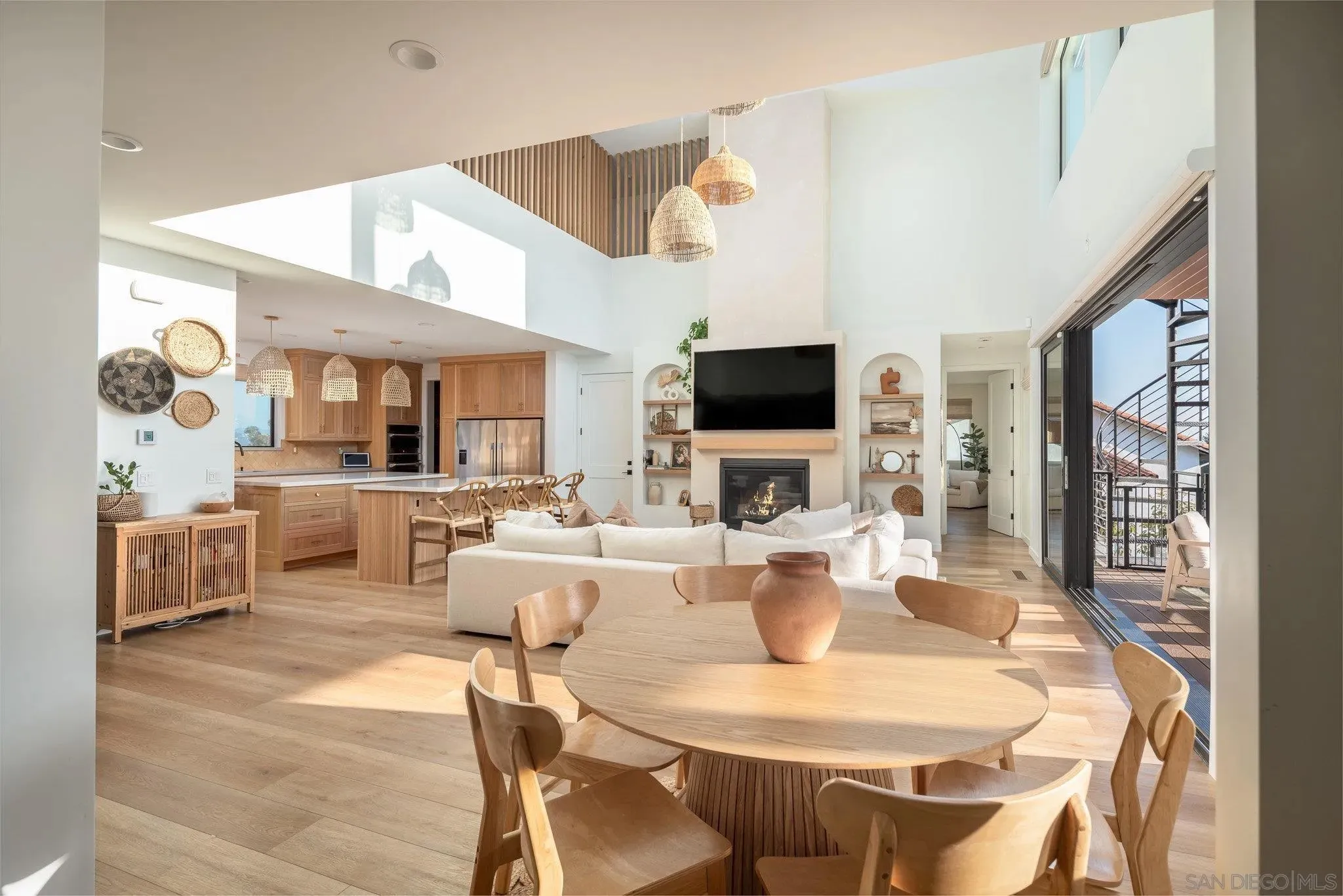 Oceanside, California 92054, United States, 5 Bedrooms Bedrooms, ,4 BathroomsBathrooms,Residential,Active,79303