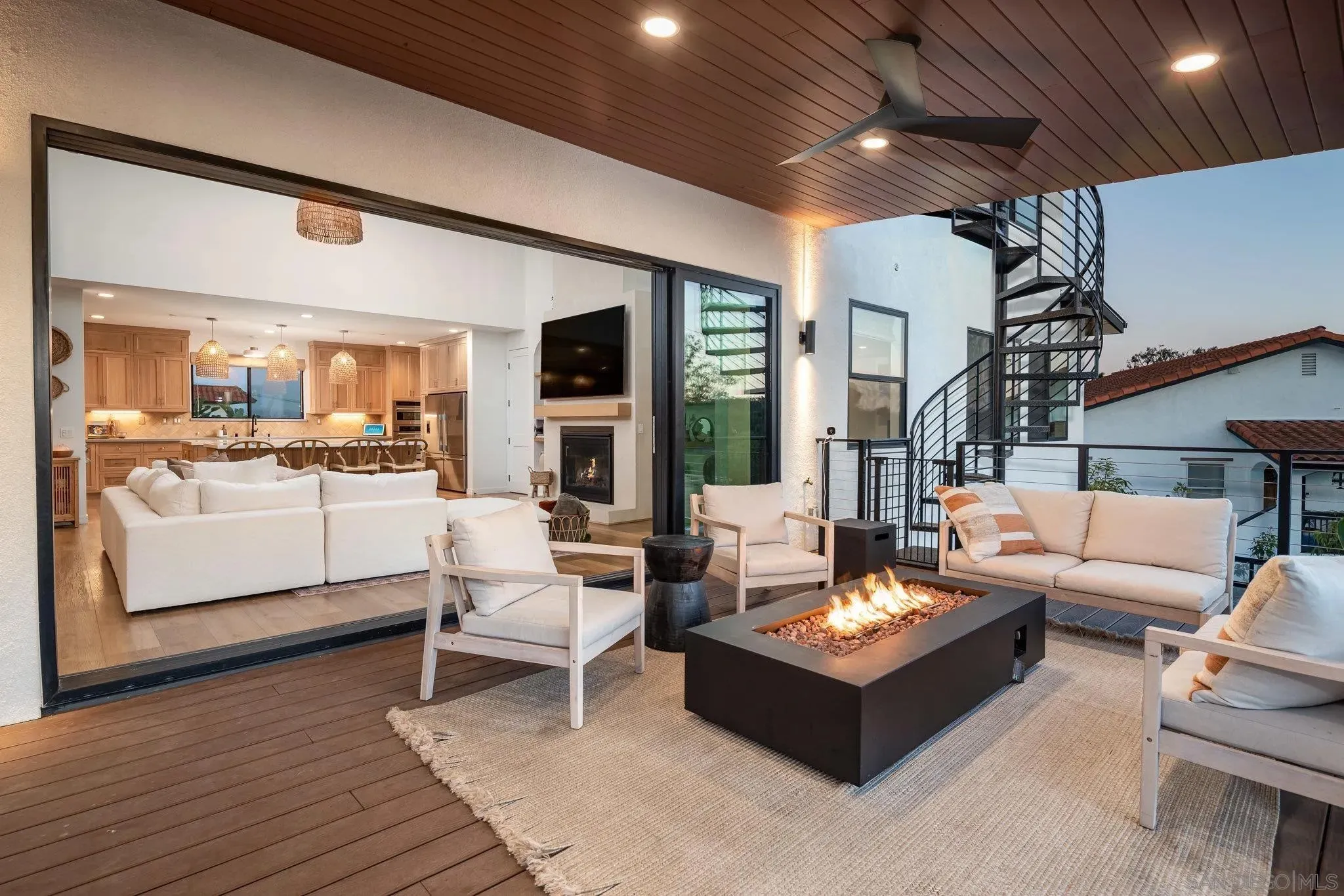 Oceanside, California 92054, United States, 5 Bedrooms Bedrooms, ,4 BathroomsBathrooms,Residential,Active,79303