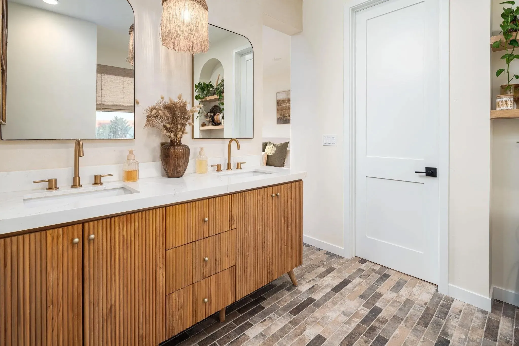 Oceanside, California 92054, United States, 5 Bedrooms Bedrooms, ,4 BathroomsBathrooms,Residential,Active,79303