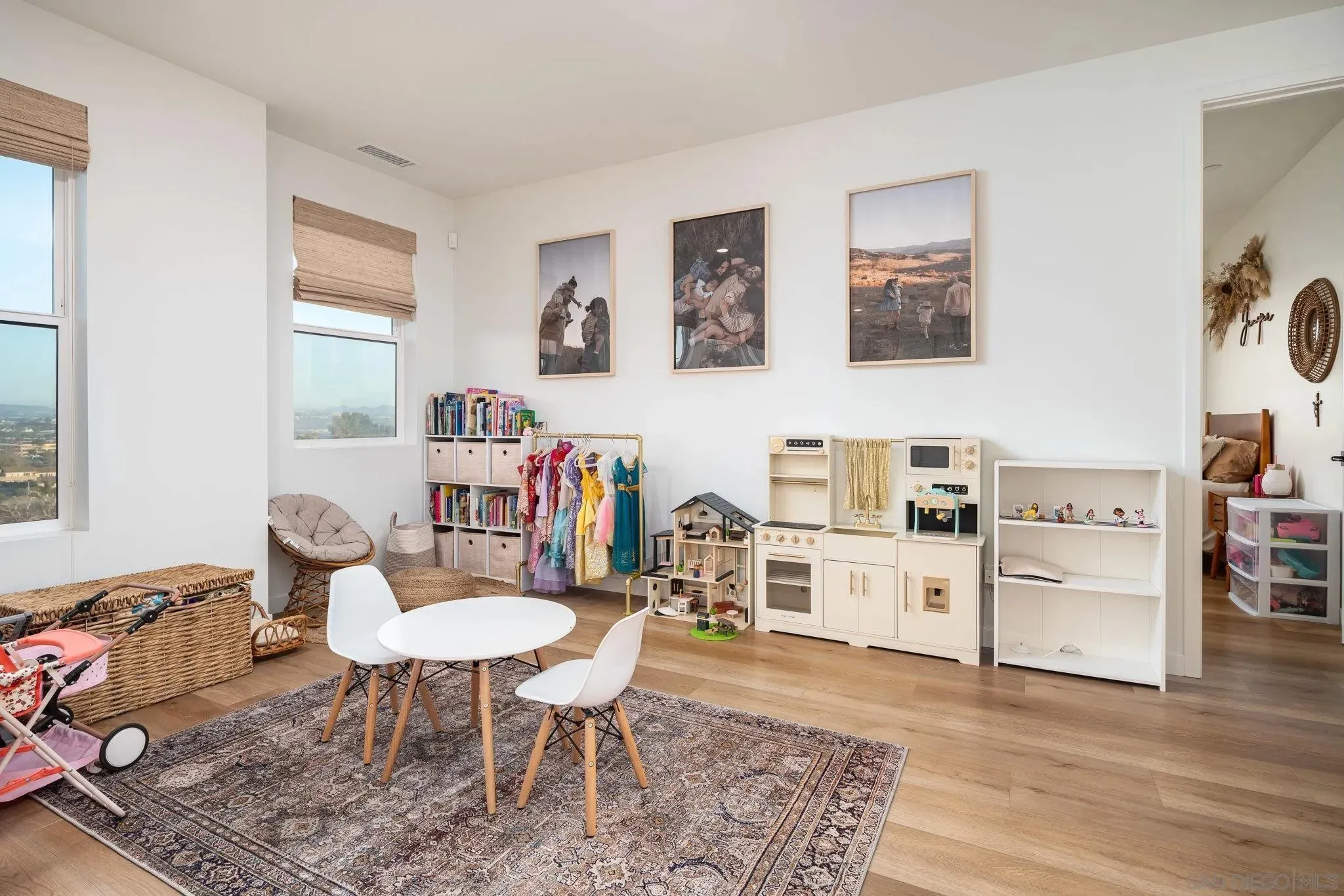 Oceanside, California 92054, United States, 5 Bedrooms Bedrooms, ,4 BathroomsBathrooms,Residential,Active,79303