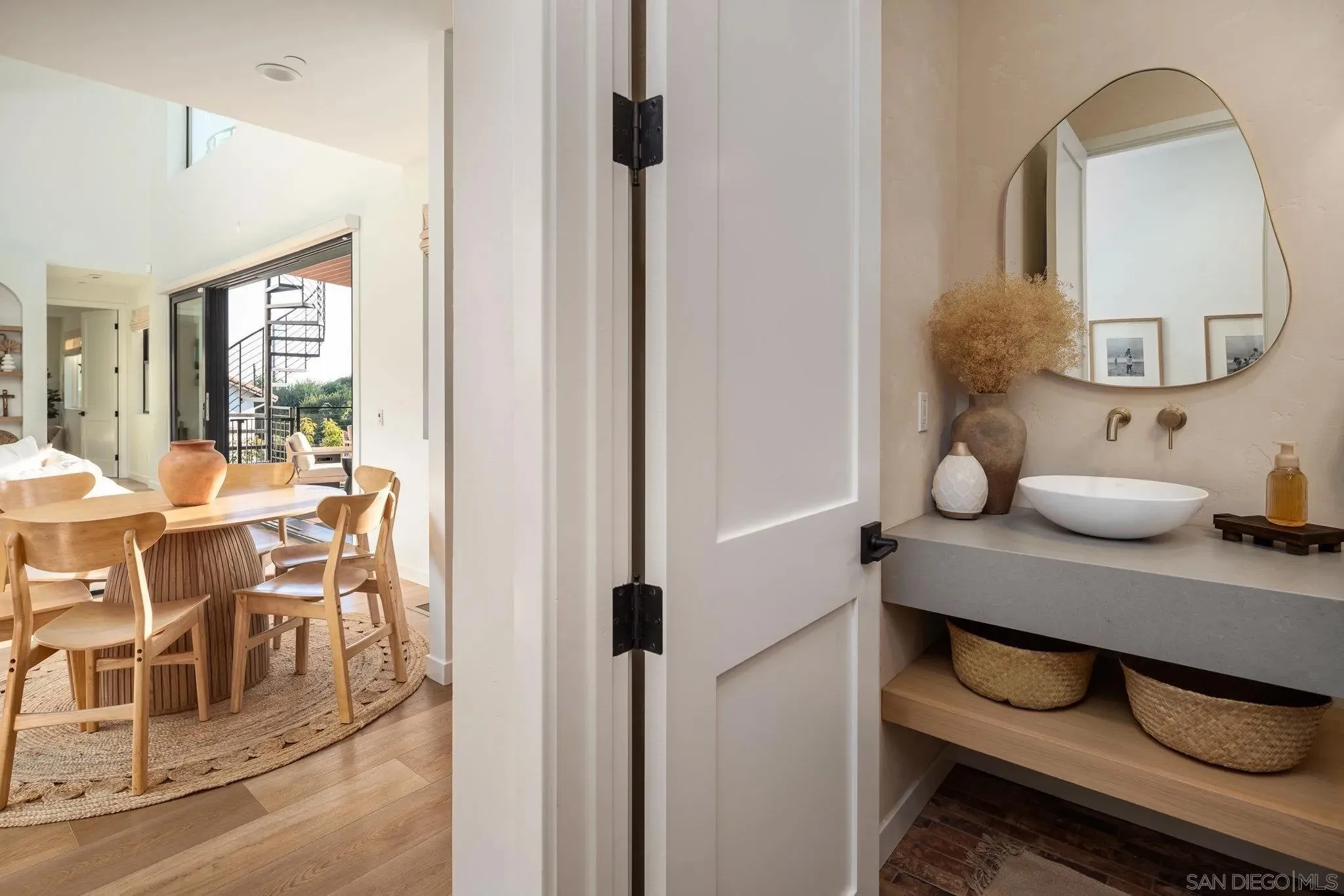 Oceanside, California 92054, United States, 5 Bedrooms Bedrooms, ,4 BathroomsBathrooms,Residential,Active,79303