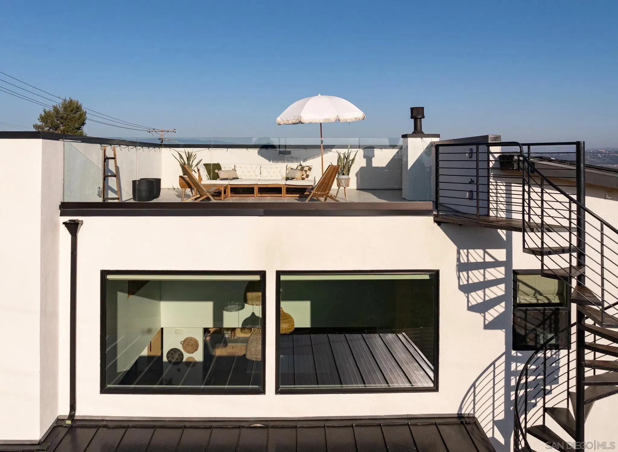 Oceanside, California 92054, United States, 5 Bedrooms Bedrooms, ,4 BathroomsBathrooms,Residential,Active,79303