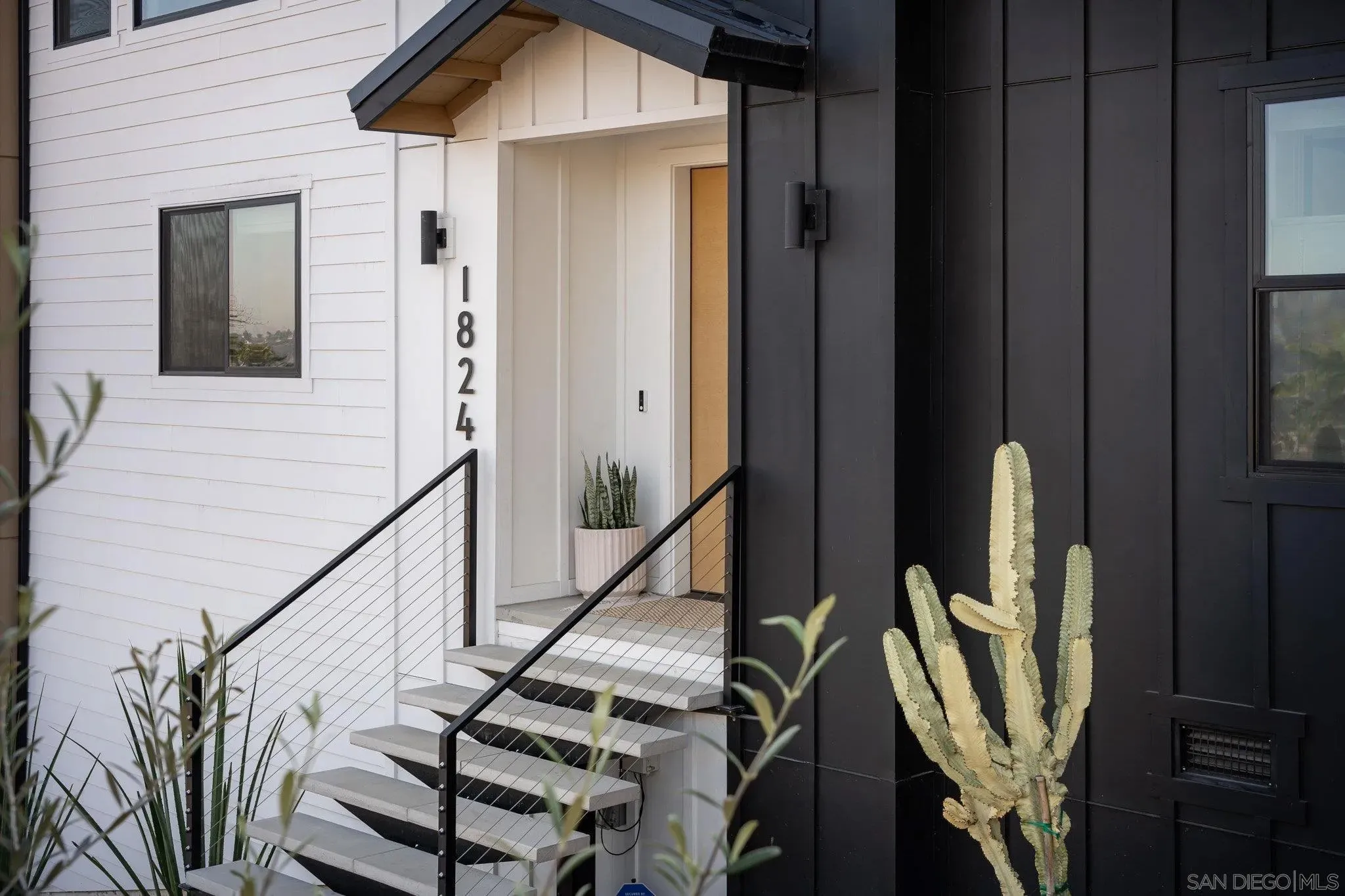 Oceanside, California 92054, United States, 5 Bedrooms Bedrooms, ,4 BathroomsBathrooms,Residential,Active,79303