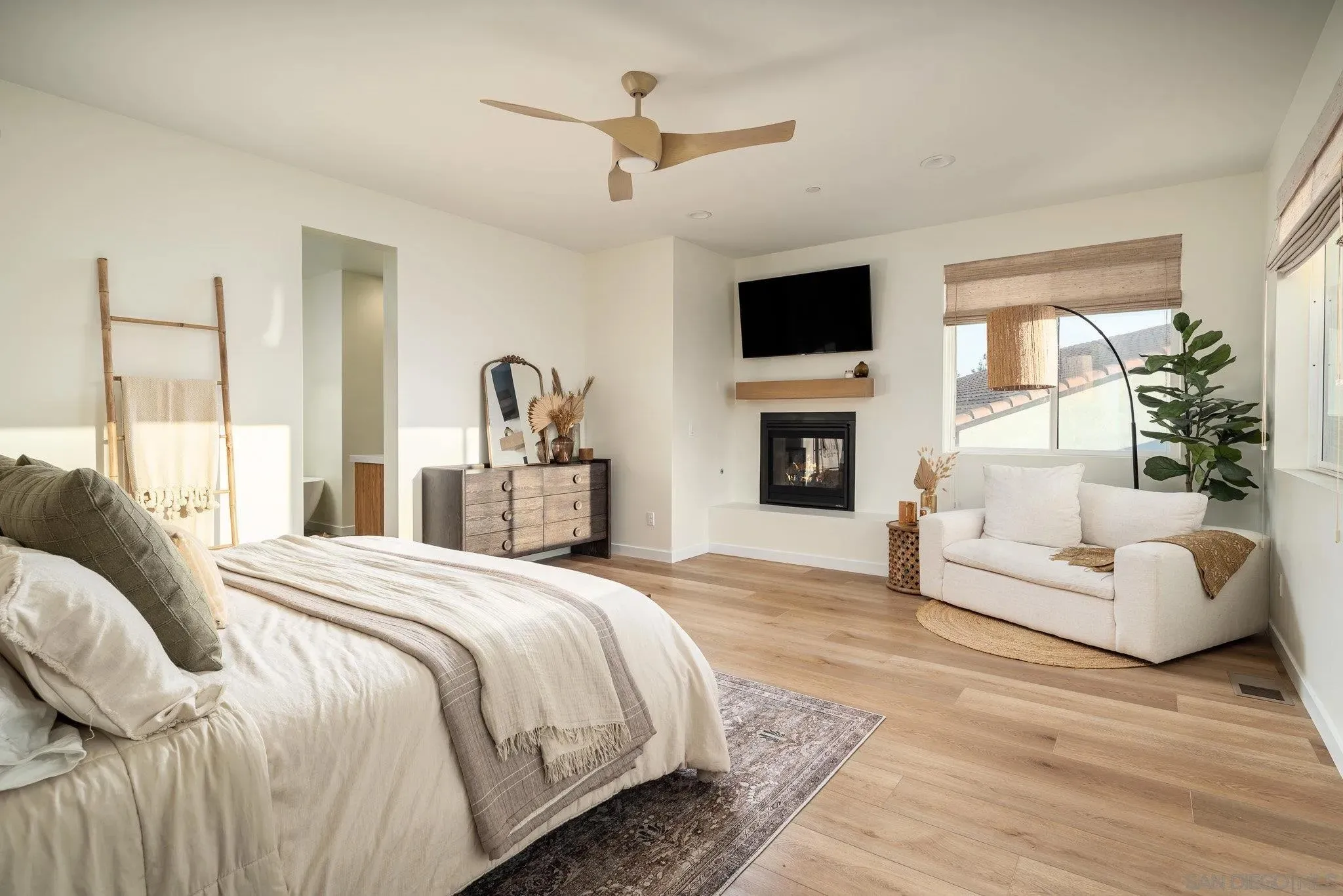 Oceanside, California 92054, United States, 5 Bedrooms Bedrooms, ,4 BathroomsBathrooms,Residential,Active,79303