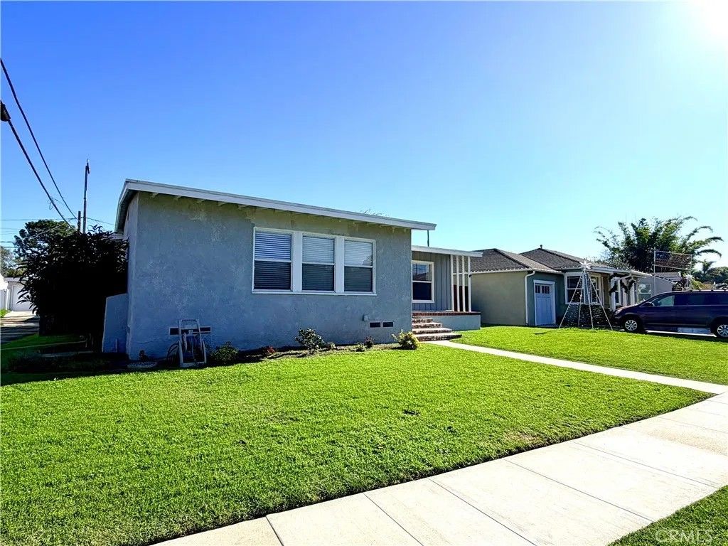 Photo of 2024 San Anseline Ave, Long Beach, CA 90815 (MLS # OC26000793)