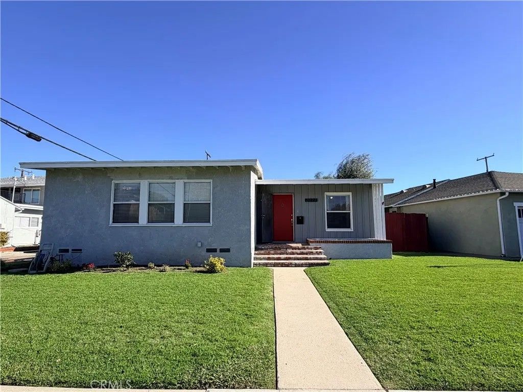 Photo of 2024 San Anseline Ave, Long Beach, CA 90815 (MLS # OC26000793)