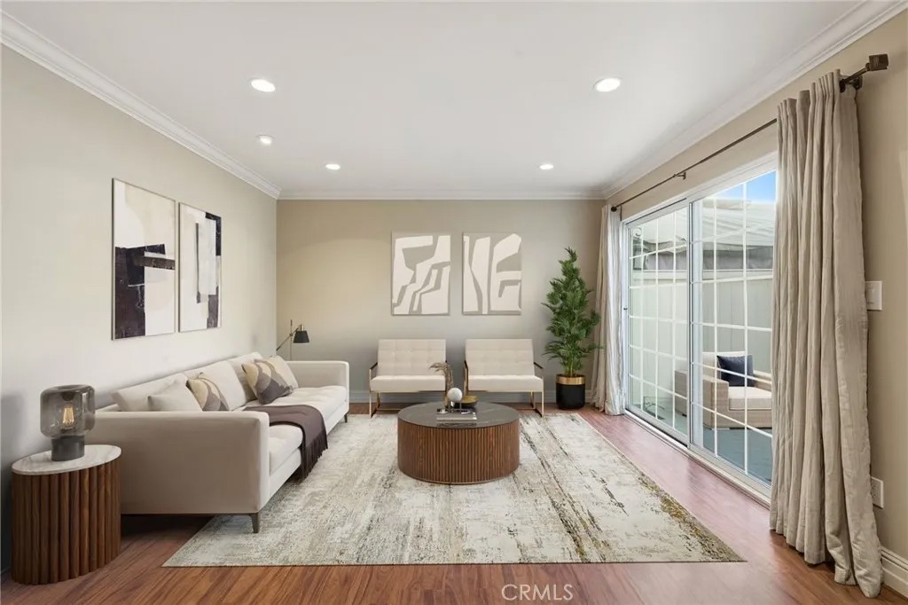 19208 Hamlin Street 5