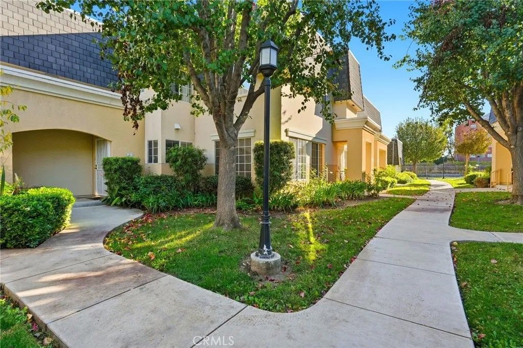 Photo of 19208 Hamlin Street #5, Reseda, CA 91335 (MLS # SR25270238)