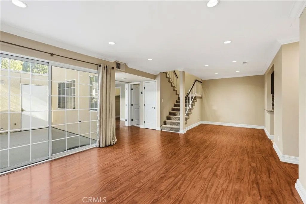 19208 Hamlin Street 5