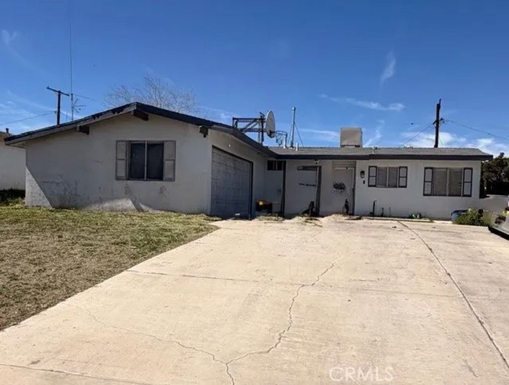 Photo of 14378 Mojave Dr, Victorville, CA 92395 (MLS # TR26058650)