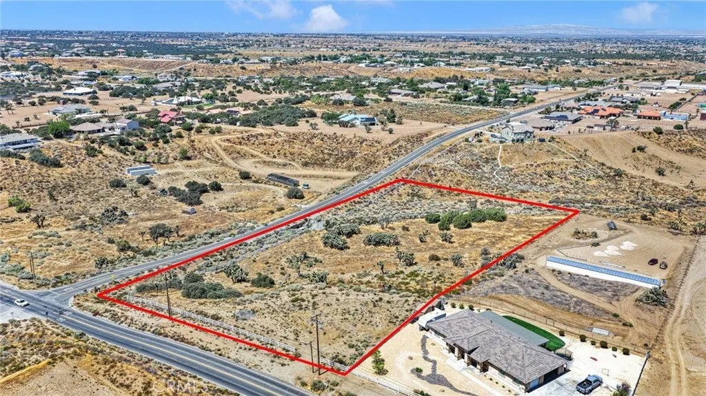 Photo of 10120 Mesquite ST, Oak Hills, CA 92344 (MLS # HD26190646)