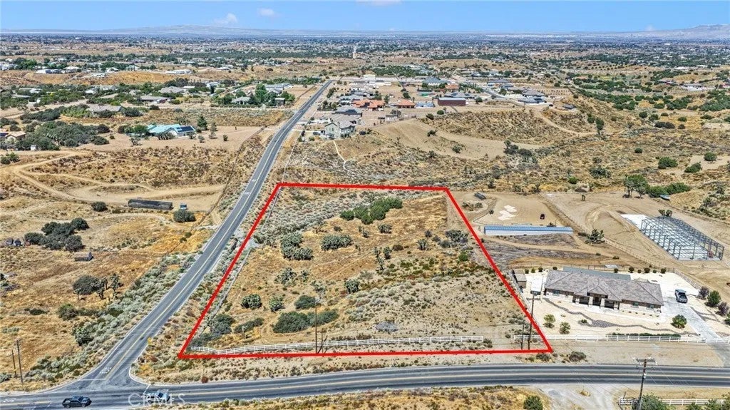 Photo of 10120 Mesquite ST, Oak Hills, CA 92344 (MLS # HD26190646)