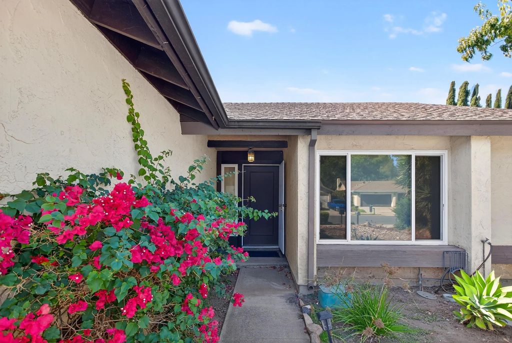 Photo of 1461 Autumn Woods Pl, Escondido, CA 92029 (MLS # 260007832)