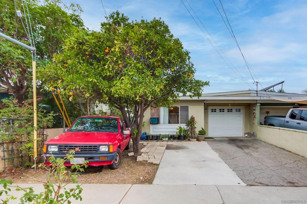 Photo of 1034 Bartlett Dr, Vista, CA 92084 (MLS # 250039671)