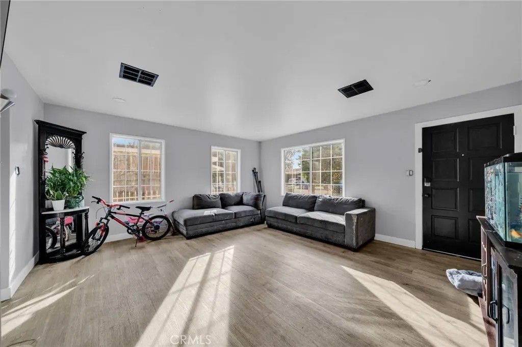 Photo of 7044 Nestle Avenue, Reseda, CA 91335 (MLS # IV25280046)