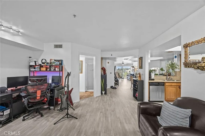 4755 Templeton St 2215