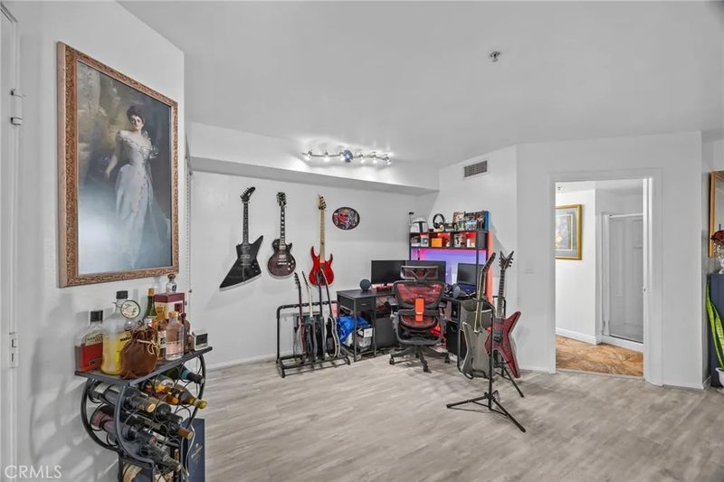 4755 Templeton St 2215