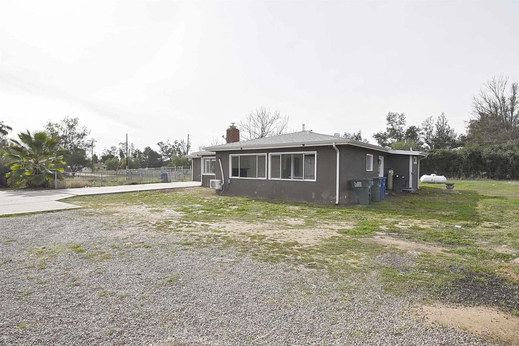 Photo of 401 Washington Street, Ramona, CA 92065 (MLS # 260001759)
