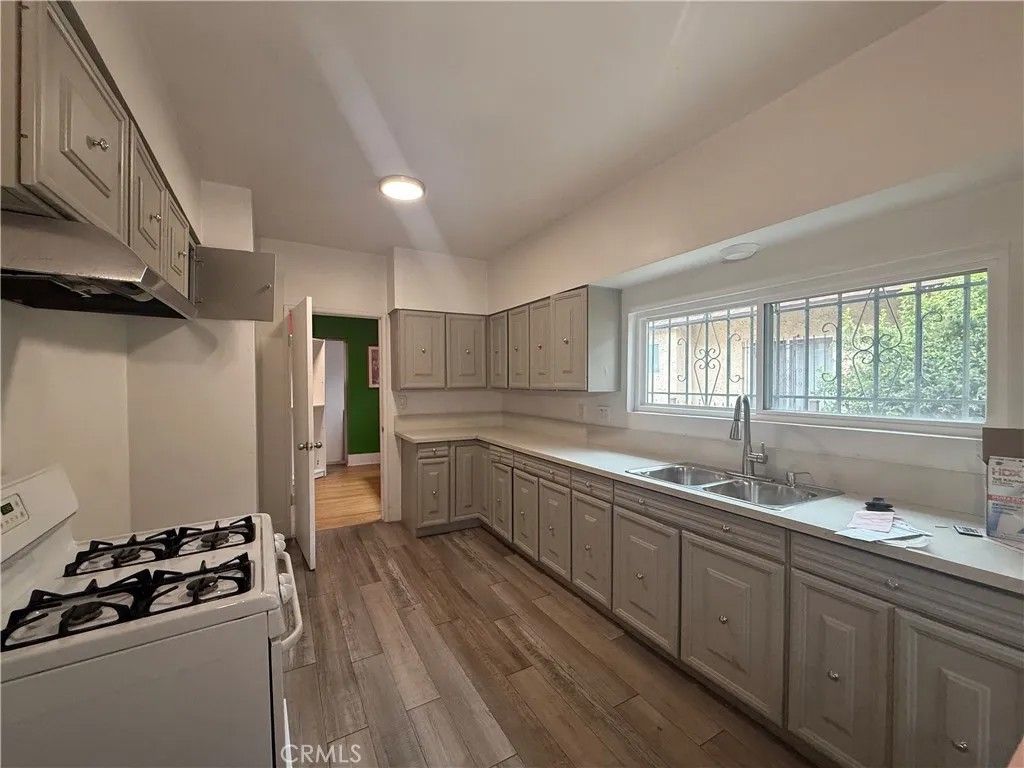 Photo of 244 W 49th St, Los Angeles, CA 90037 (MLS # AR26090108)