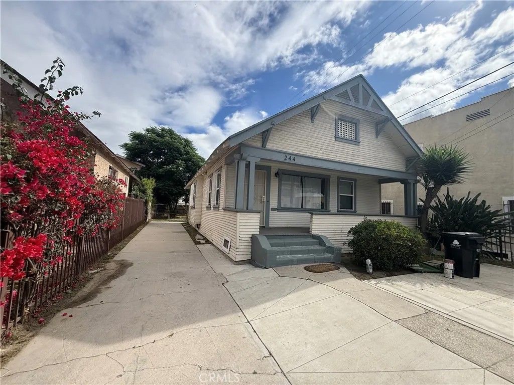 Photo of 244 W 49th St, Los Angeles, CA 90037 (MLS # AR26090108)