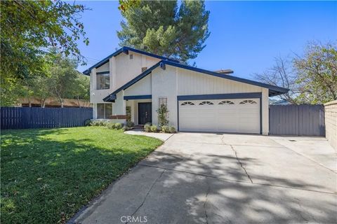 Photo of 24603 Little Oak Ln, Newhall, CA 91321 (MLS # SR26054654)