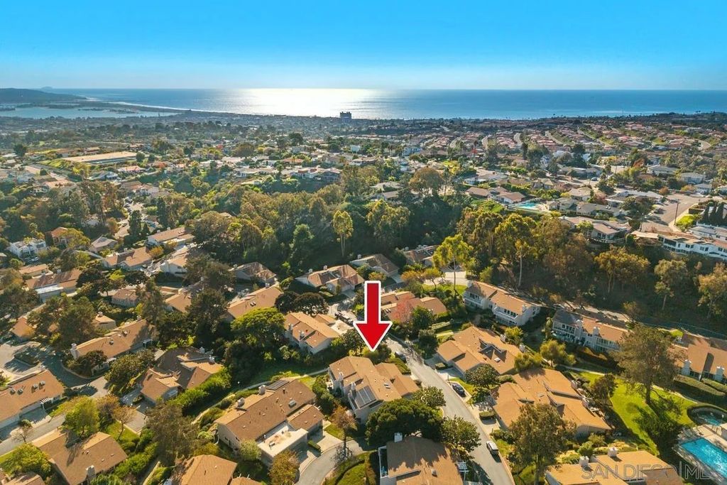 Photo of 2047 Caminito Circulo Norte, La Jolla, CA 92037 (MLS # 250045308)