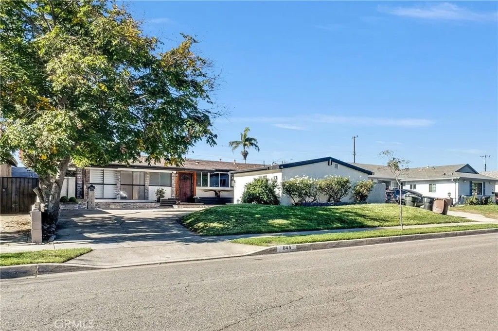 Photo of 645 S Trident Street, Anaheim, CA 92804 (MLS # OC26011968)