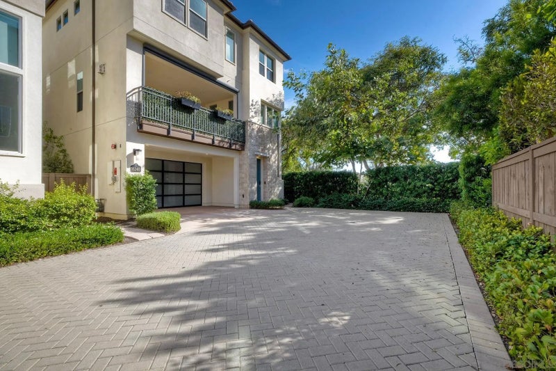 16240 Camden Cir