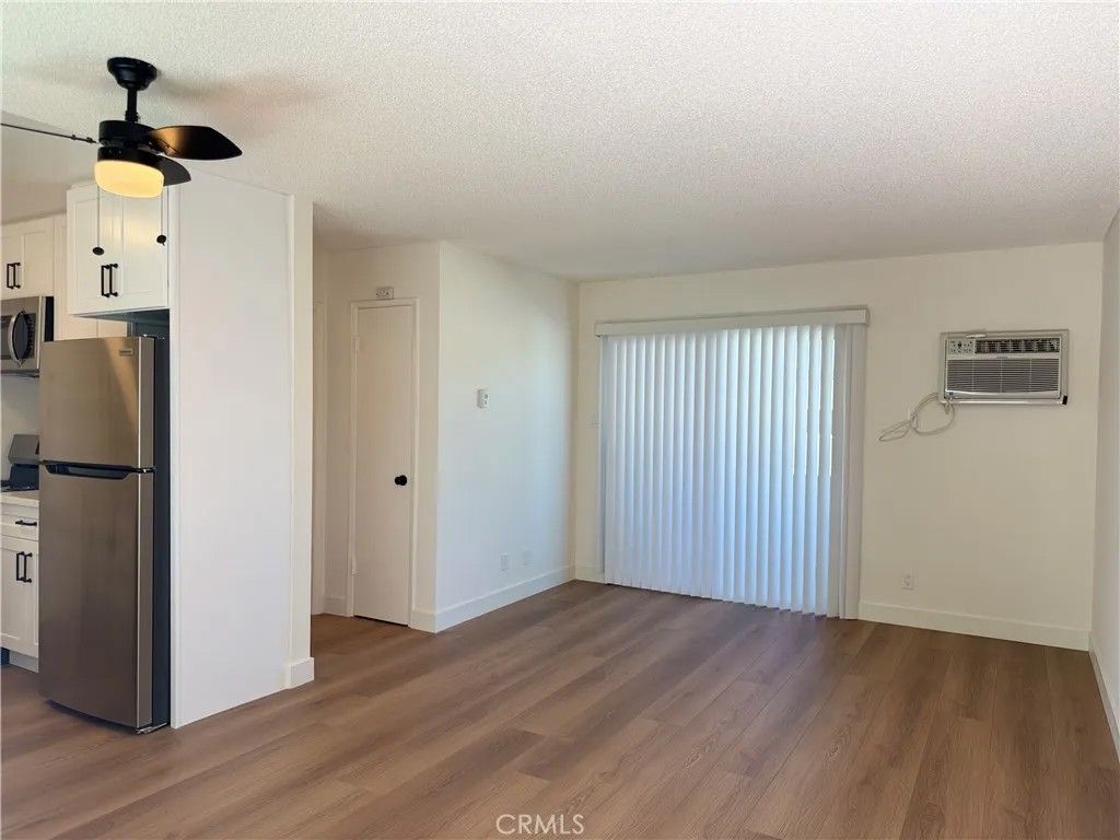 Photo of 18657 Collins Street #19, Tarzana, CA 91356 (MLS # SR26055973)